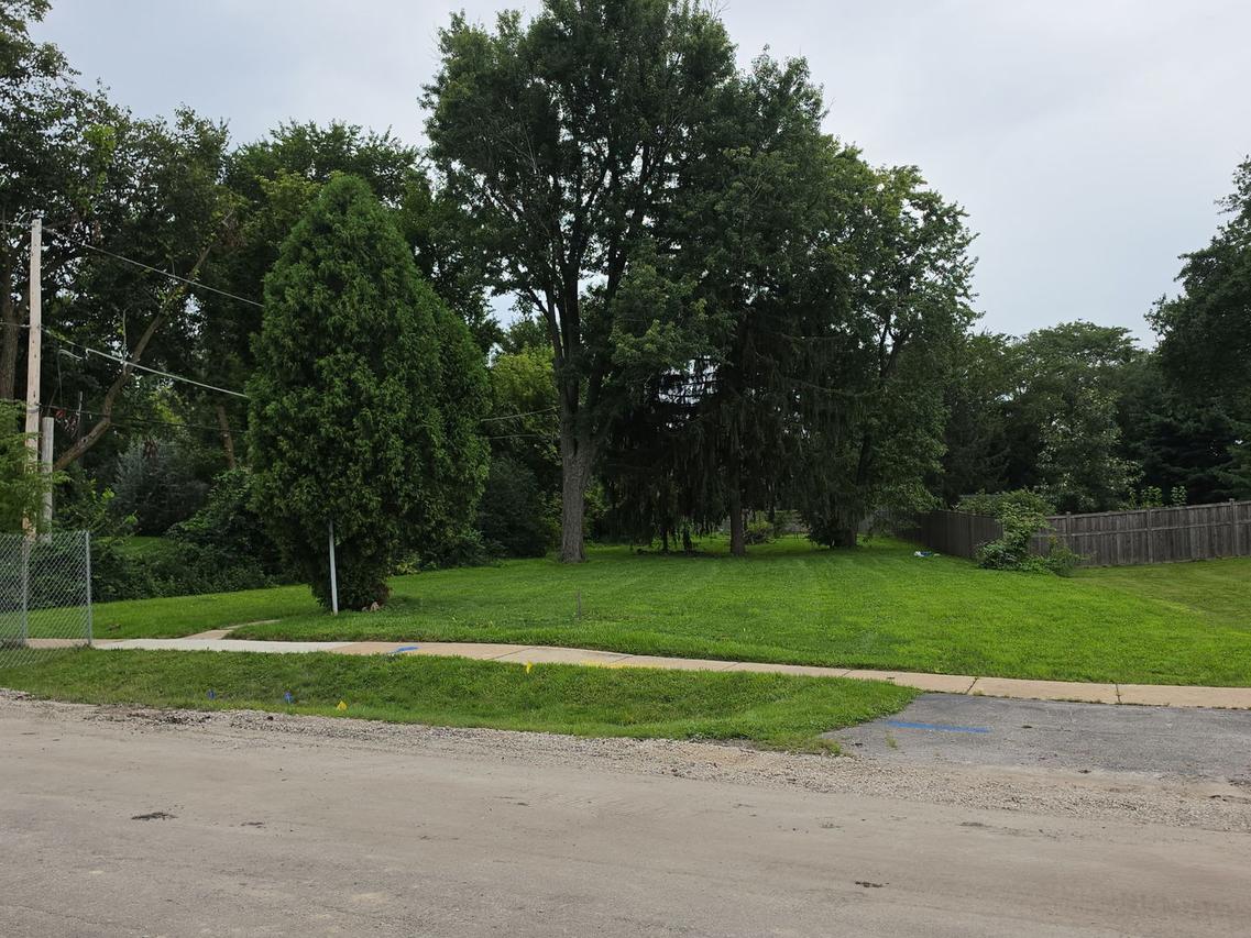 240 N Park St., Westmont, IL 60559