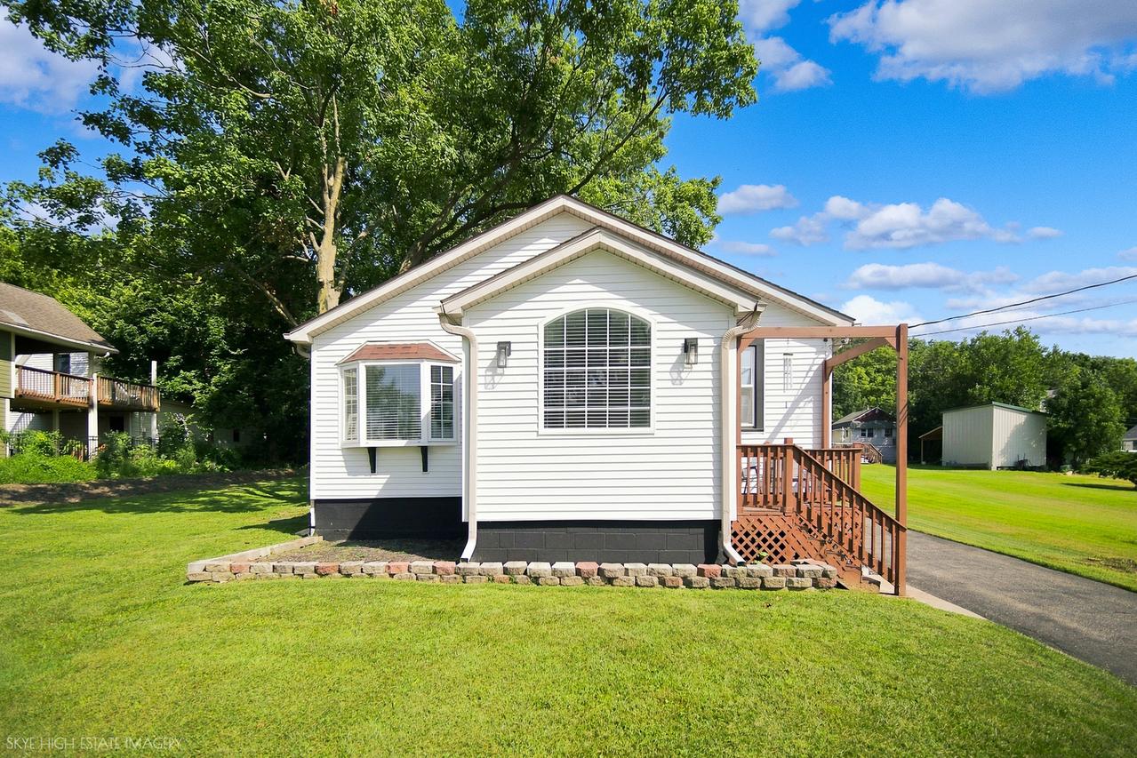 19w640 Bluff Rd., Lemont, IL 60439