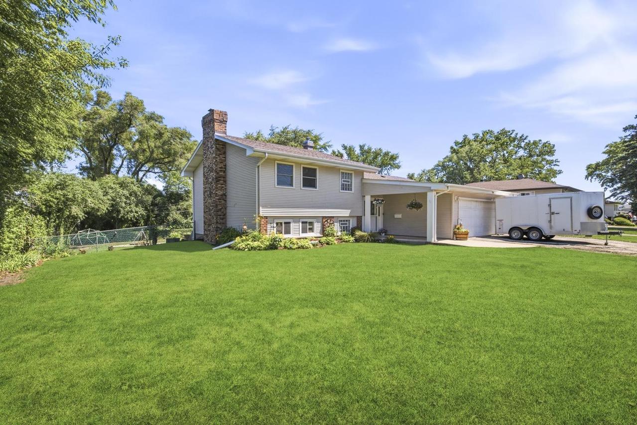 790 Evergreen Ln., Hoffman Estates, IL 60169