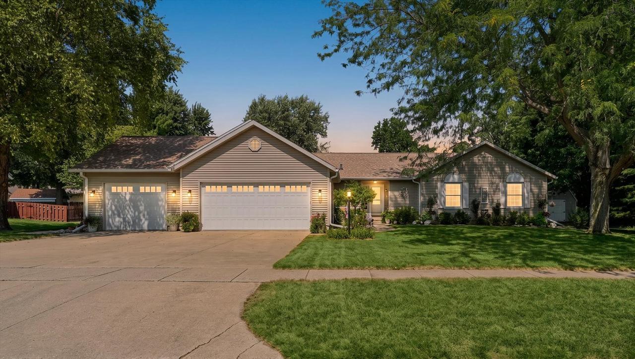 2002 Spruce Ln., Monticello, IL 61856