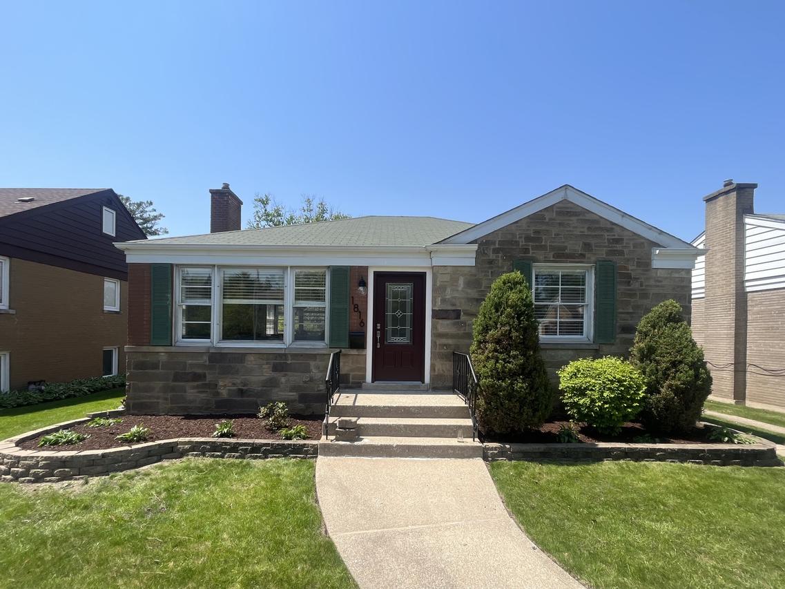 1816 Hull Ave., Westchester, IL 60154