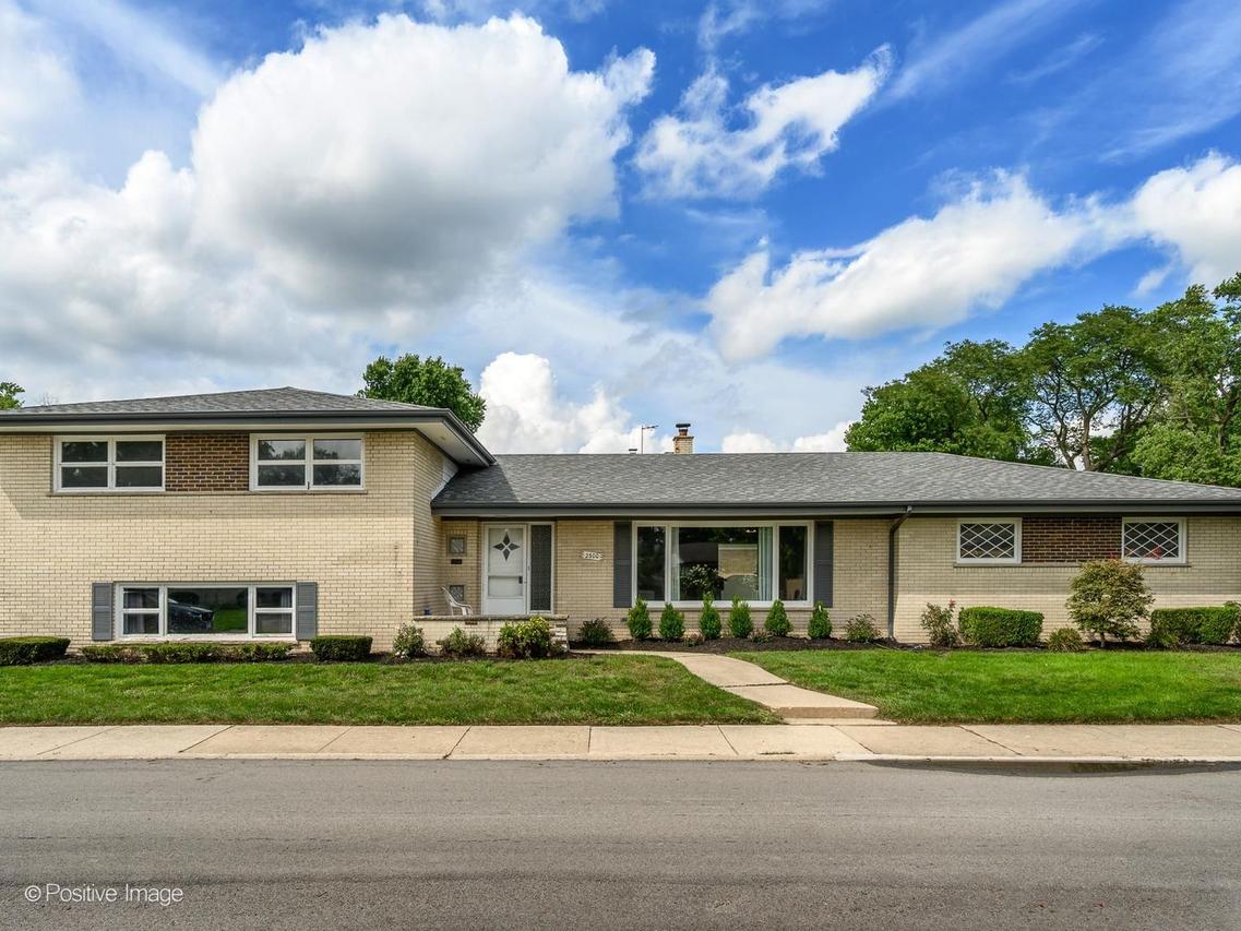 2500 Woodland Ave., Park Ridge, IL 60068