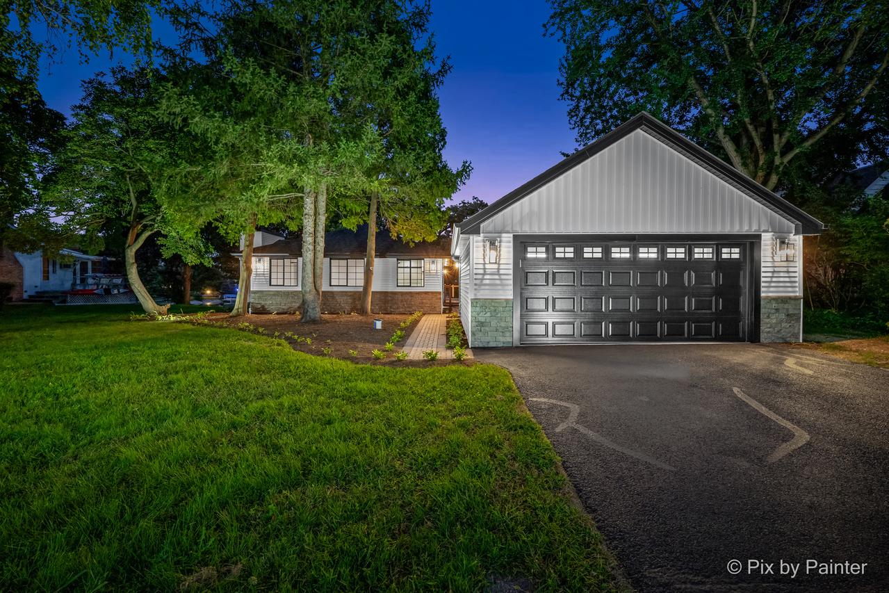 34803 N Hiawatha Tr., Mchenry, IL 60051