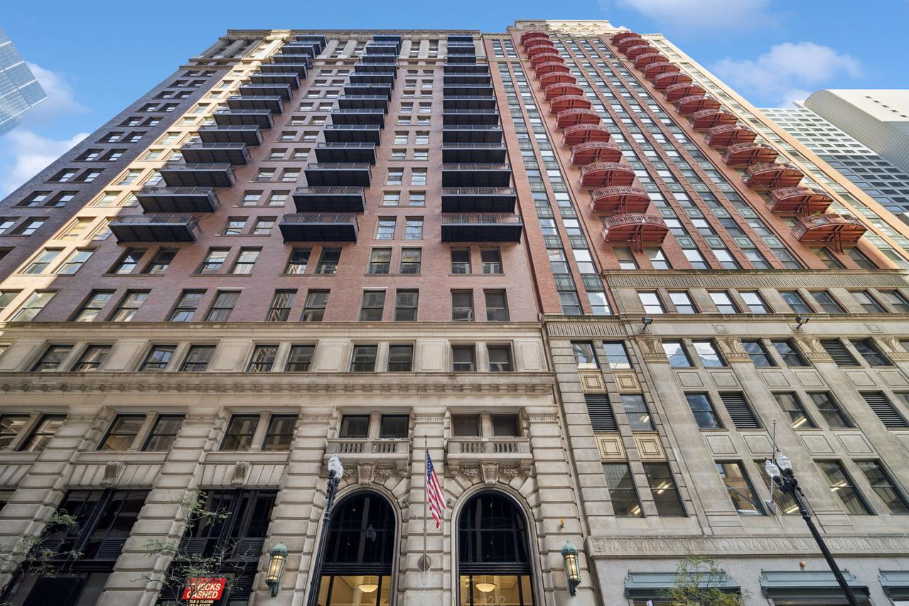 212 W Washington St. #1504, Chicago, IL 60606