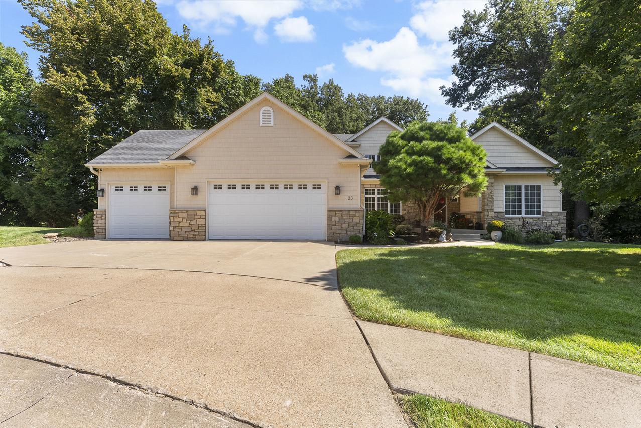 33 Chippiannock Pl., Rock Island, IL 61201