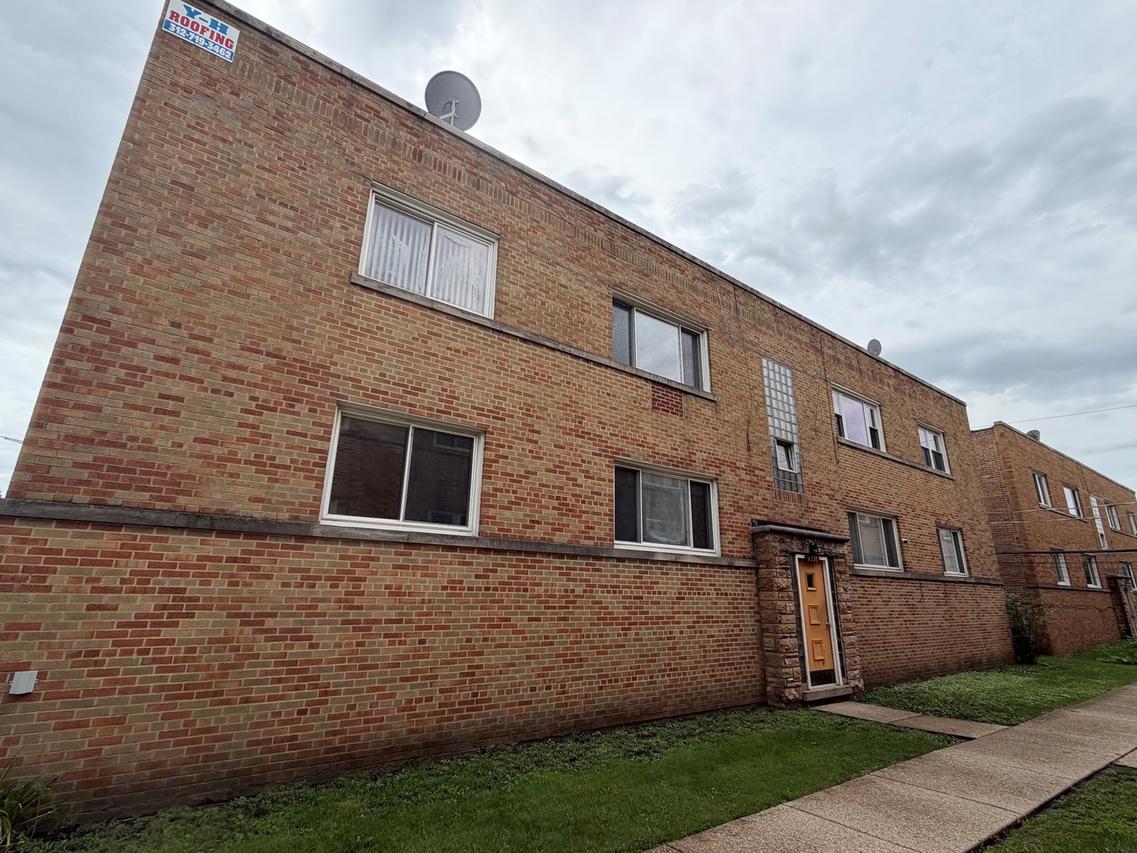 6338 N Kedzie Ave. #2W, Chicago, IL 60659