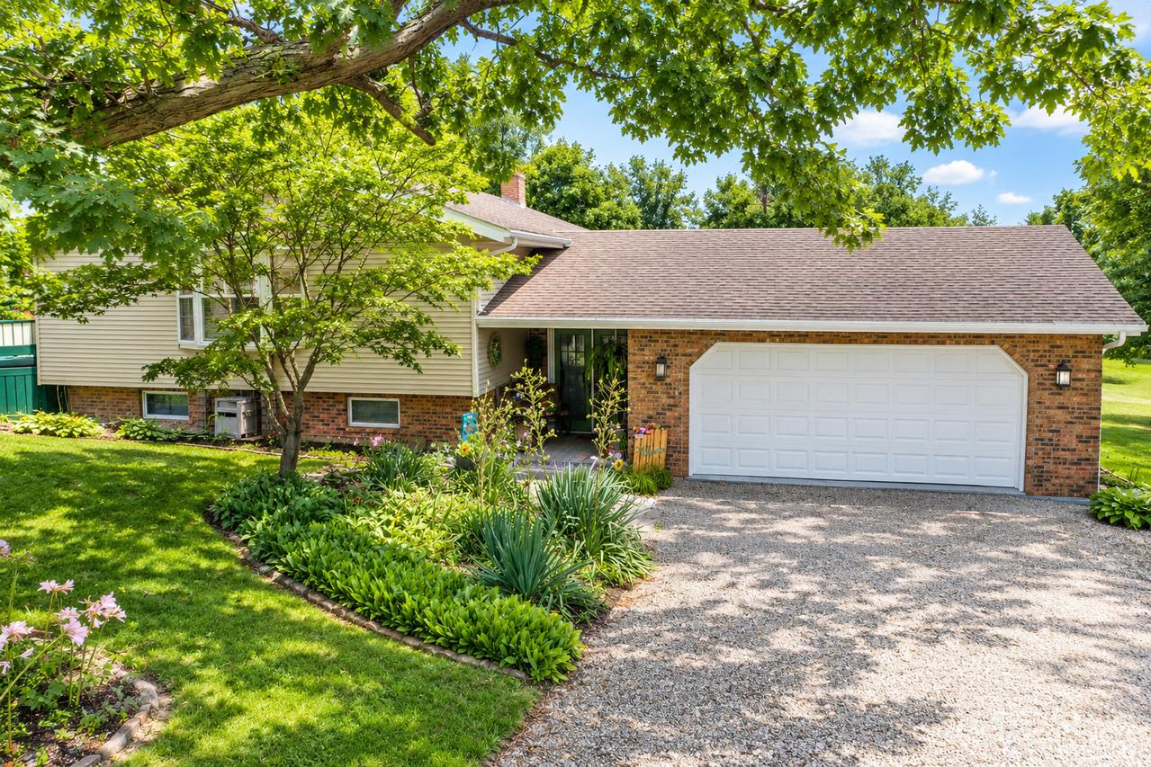 6559 Lake Rd., Hopedale, IL 61747