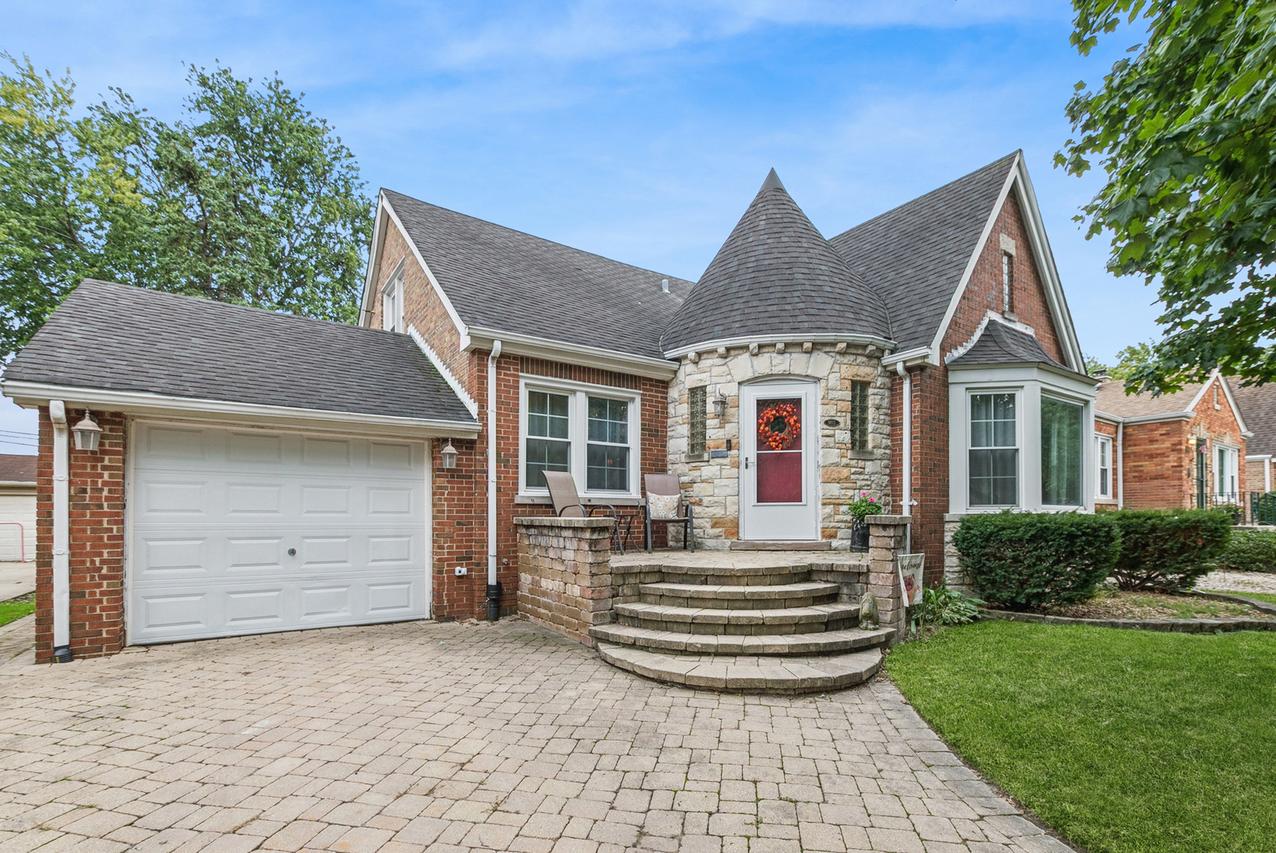 9815 S Millard Ave., Evergreen Park, IL 60805