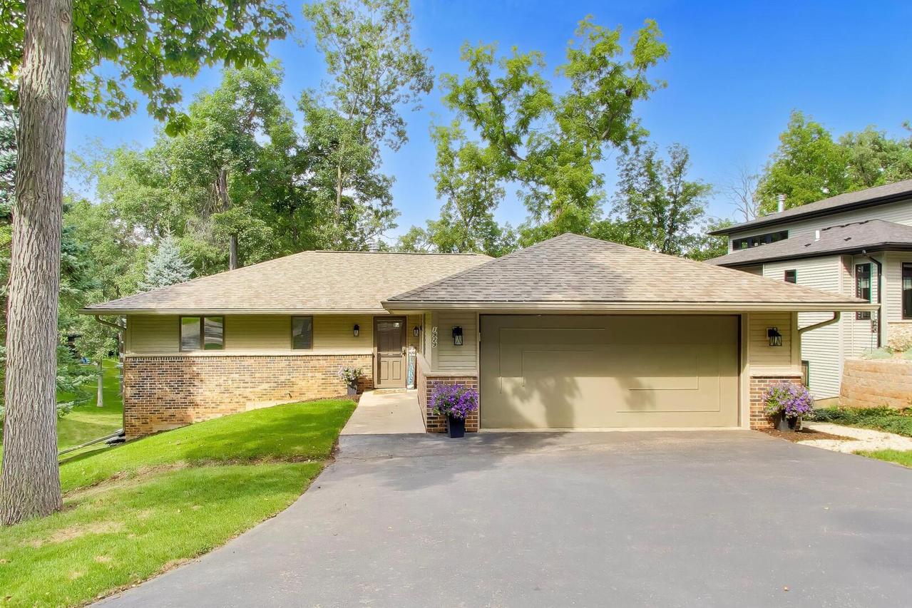 1929 Baintree Rd., Lake Summerset, IL 61019