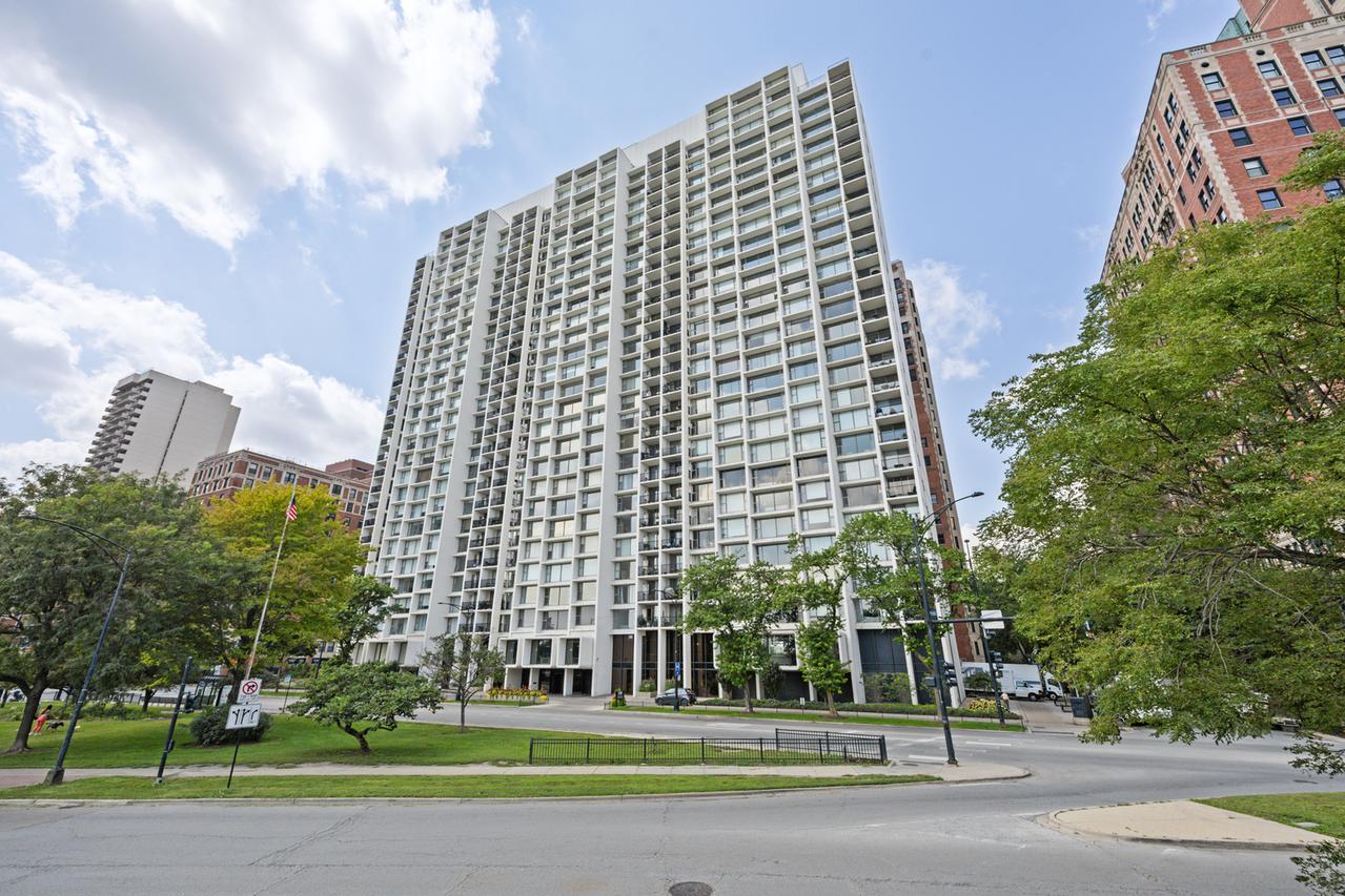 3200 N Lake Shore Dr. #2604, Chicago, IL 60657