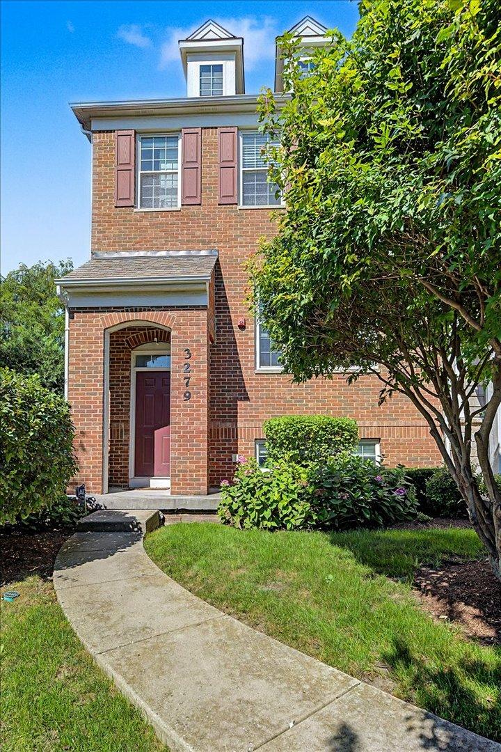 3279 Coral Ln., Glenview, IL 60026