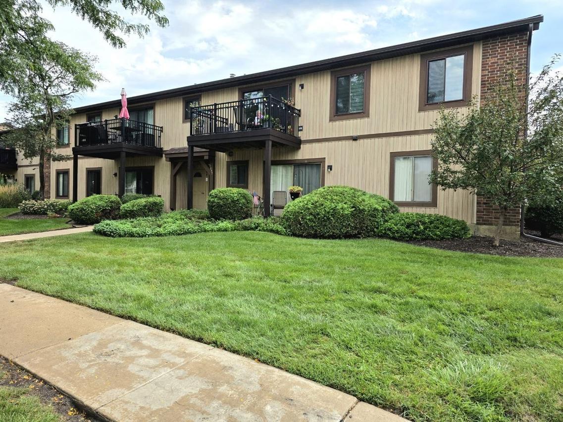 1099 Prescott Dr. #2D, Roselle, IL 60172
