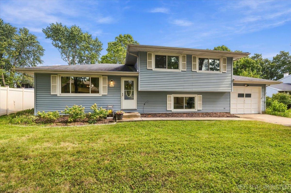 1612 Forrest Blvd., St. Charles, IL 60174