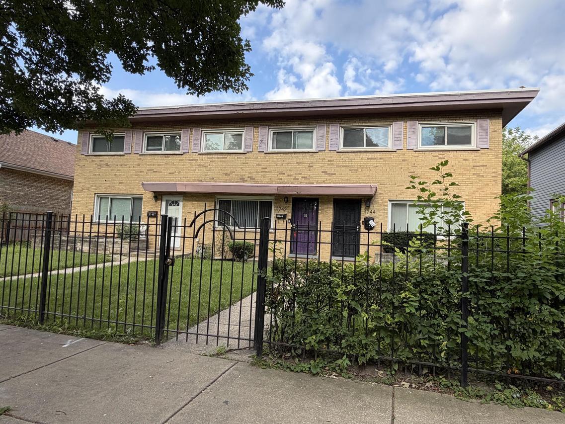 1742 Brown Ave., Evanston, IL 60201