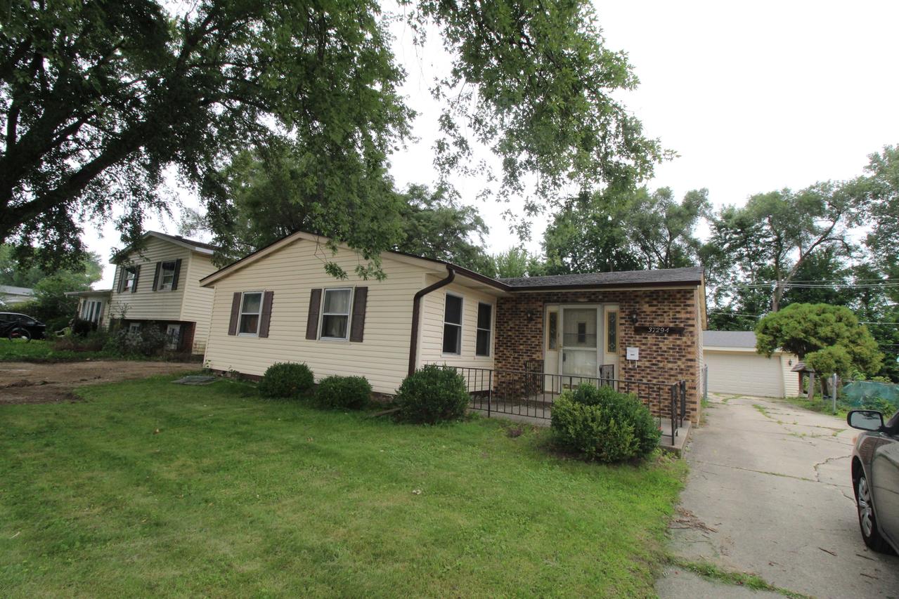 37294 N Grandwood Dr., Gurnee, IL 60031