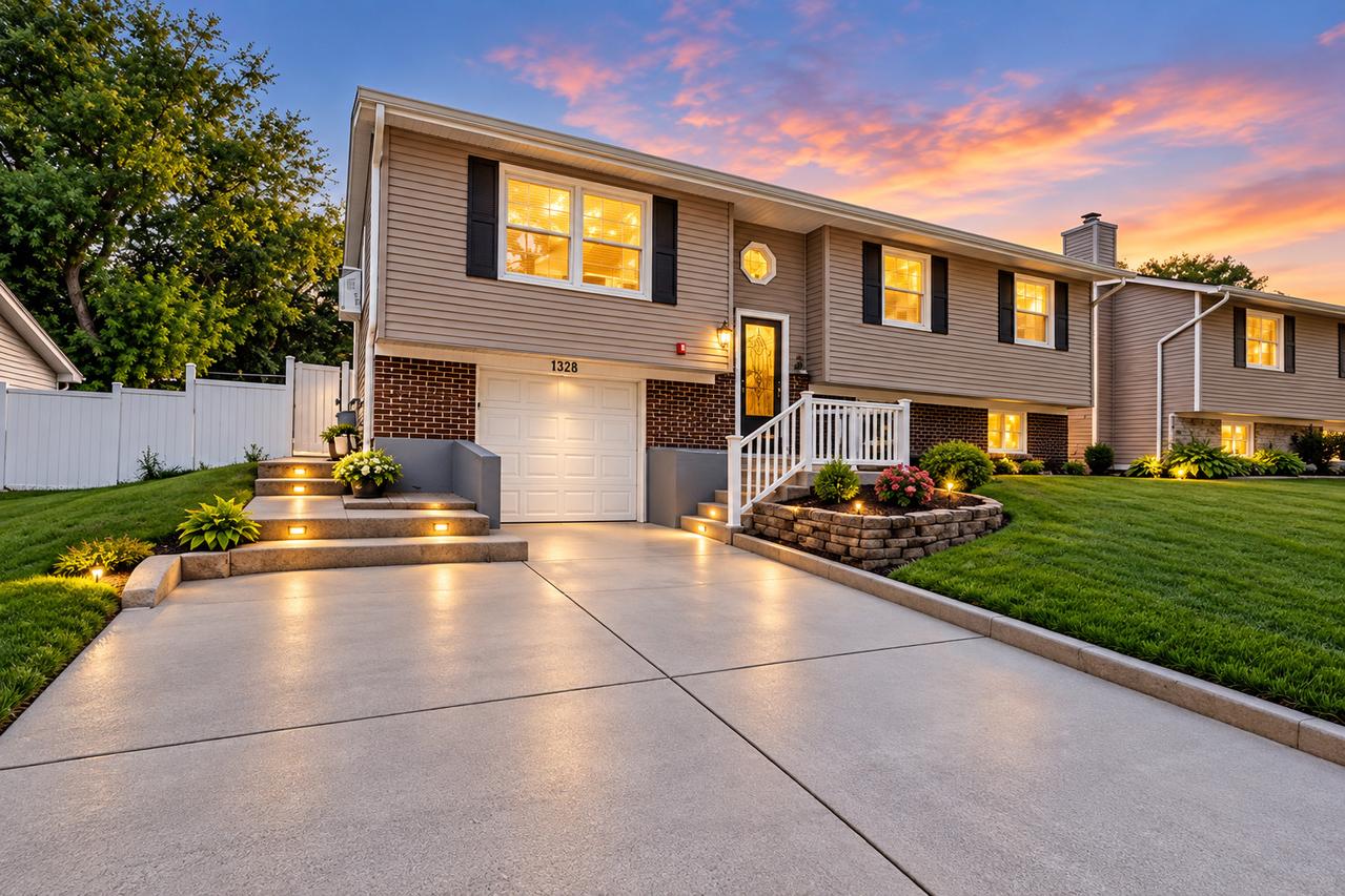 7128 Glenwood Ln., Hanover Park, IL 60133
