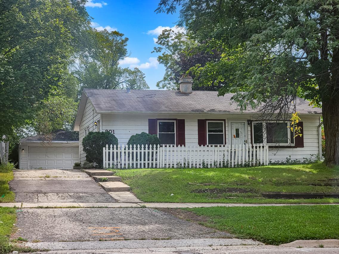 201 S Bartlett Rd., Streamwood, IL 60107