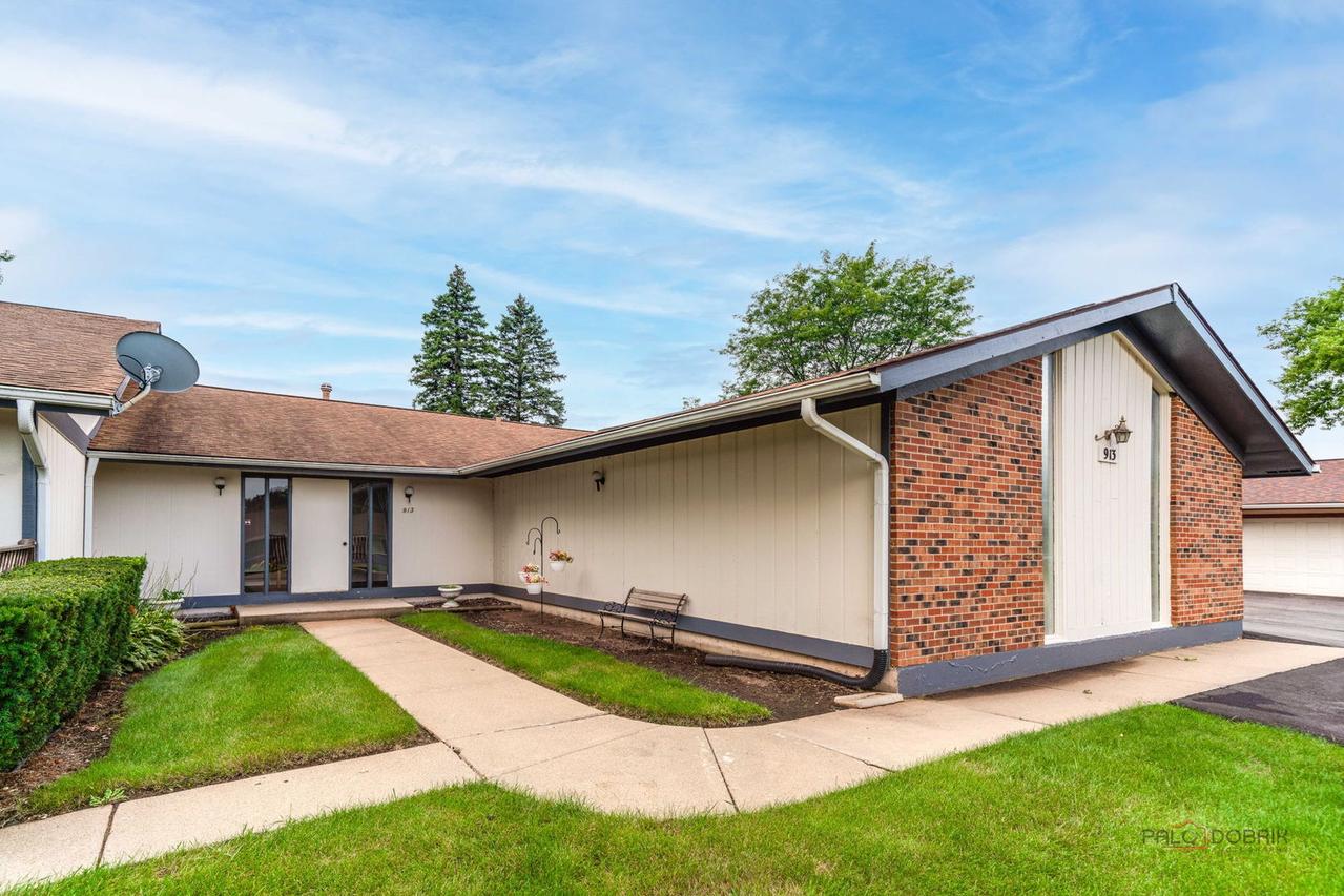 913 Wiltshire Dr. #A, Mchenry, IL 60050