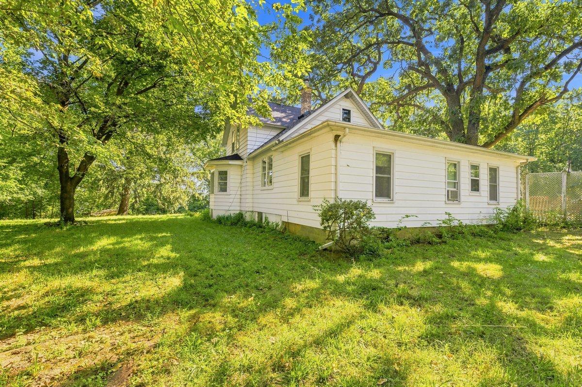 39132 N Mound Ave., Spring Grove, IL 60081