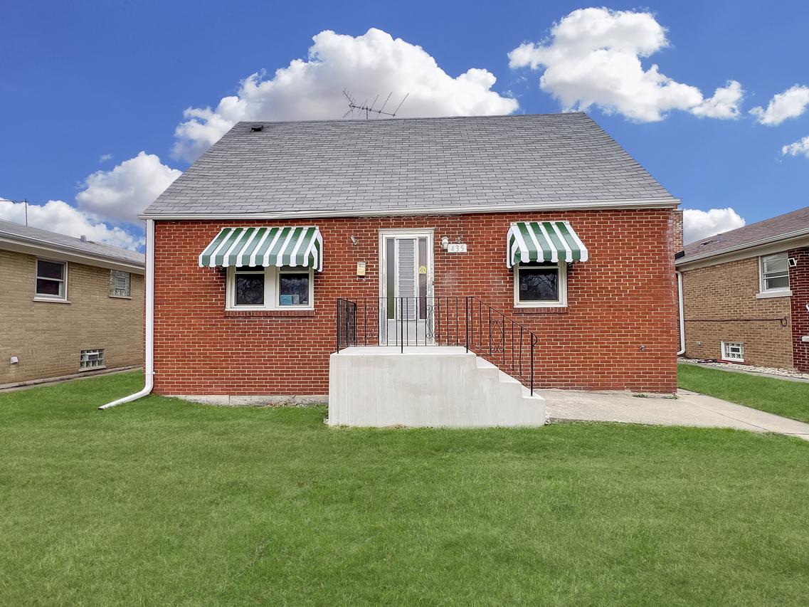 435 Greenbay Ave., Calumet City, IL 60409