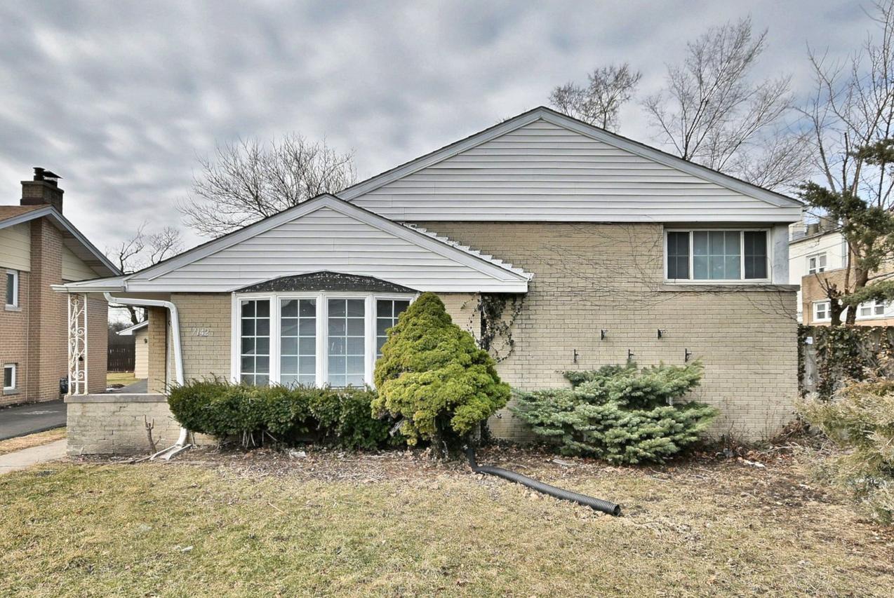 7142 N Keating Ave., Lincolnwood, IL 60712