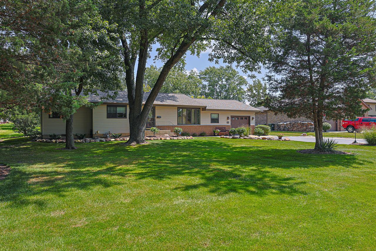 824 Ogden Rd., New Lenox, IL 60451