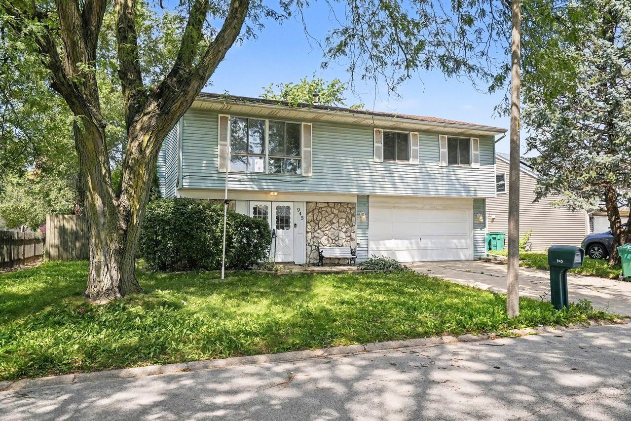 945 Surrey Ct., Joliet, IL 60431