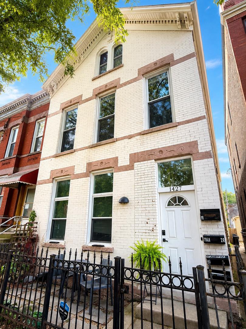 1427 W Superior St. #2F, Chicago, IL 60642