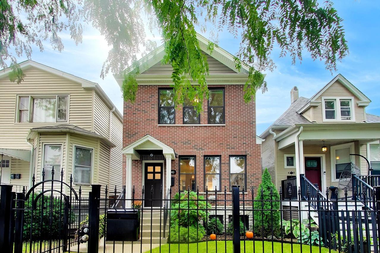 4343 N Hamlin Ave., Chicago, IL 60618