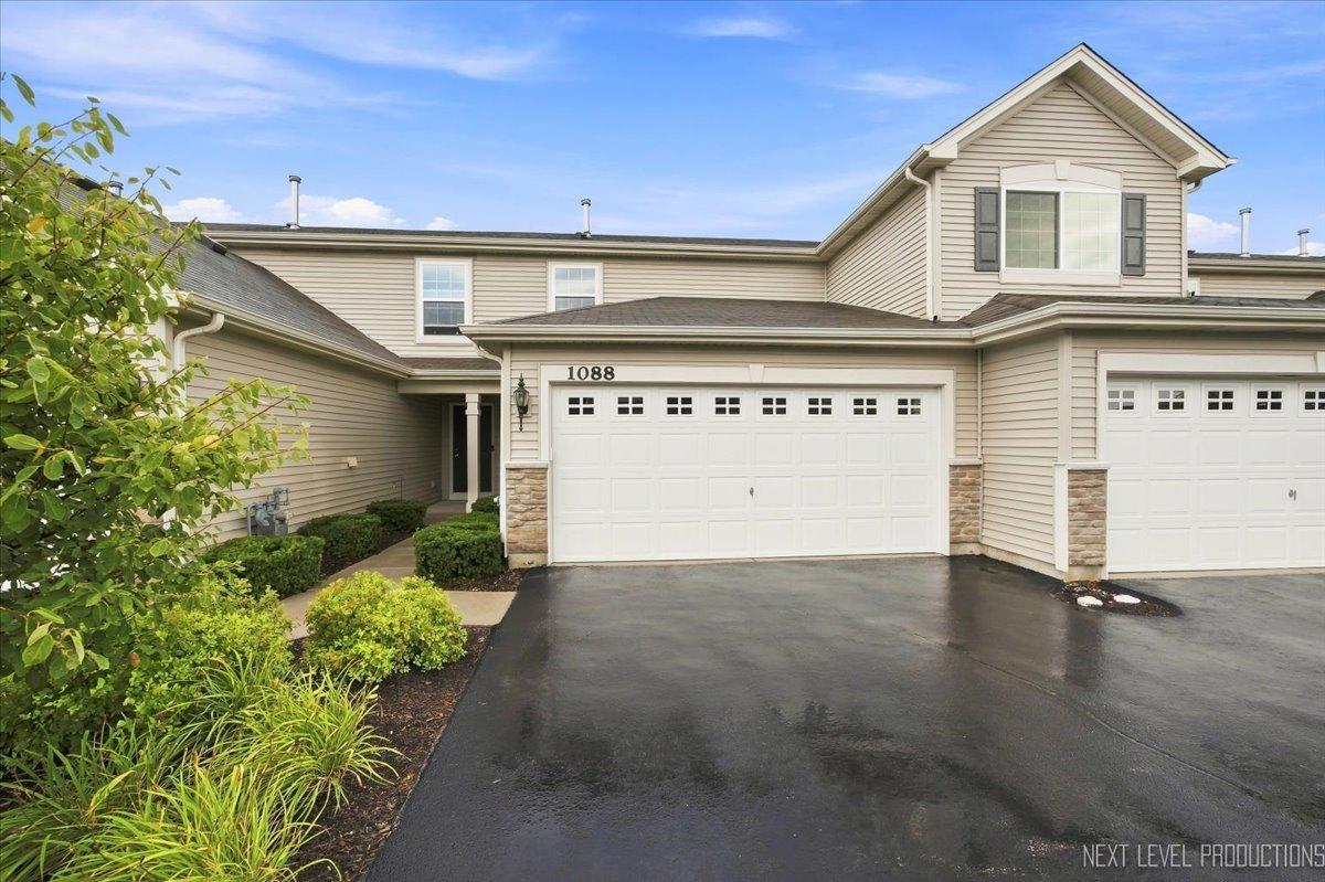 1088 Turin Dr., Hampshire, IL 60140