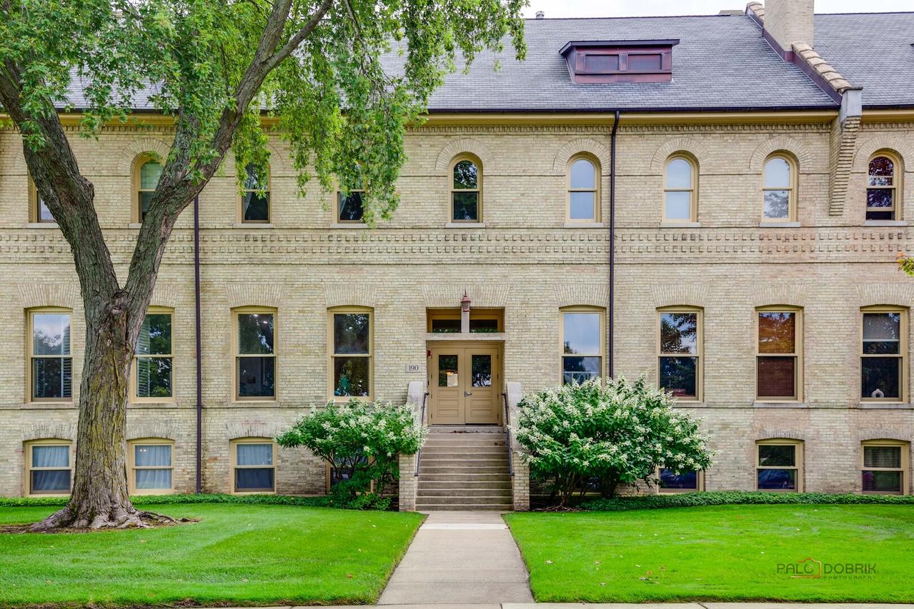 190 Leonard Wood #106, Highland Park, IL 60035