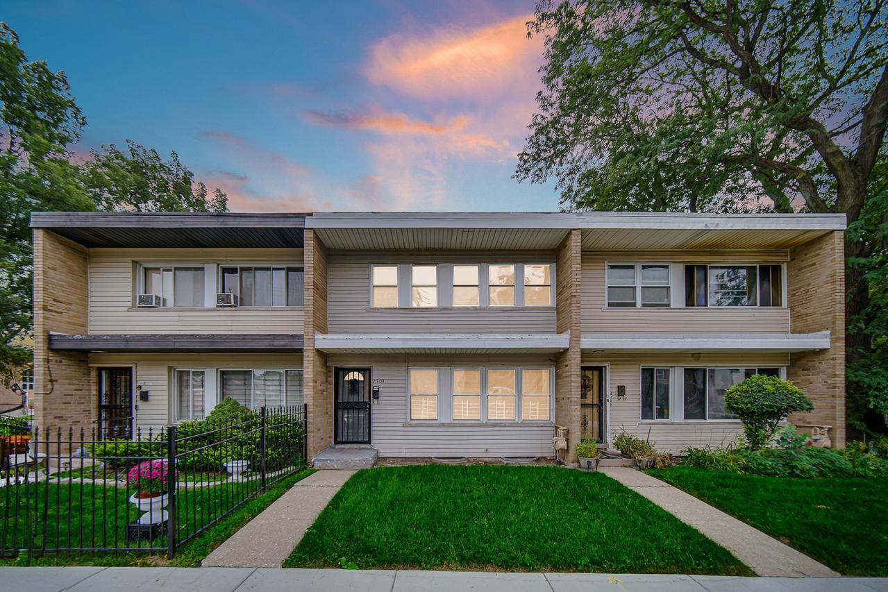 2303 E 100th St., Chicago, IL 60617
