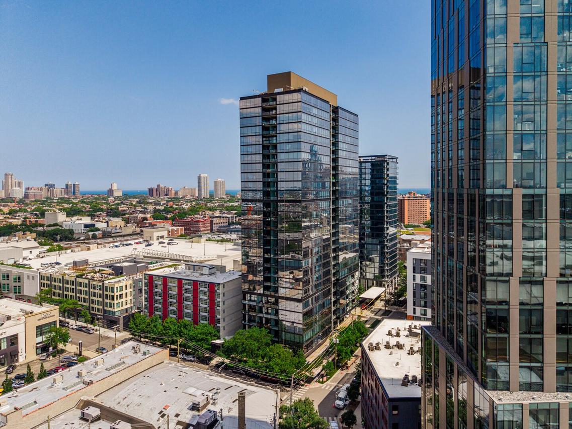 860 W Blackhawk St. #2002, Chicago, IL 60642