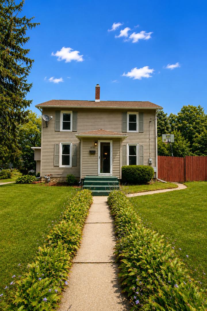 810 Hemlock Ave., Dixon, IL 61021