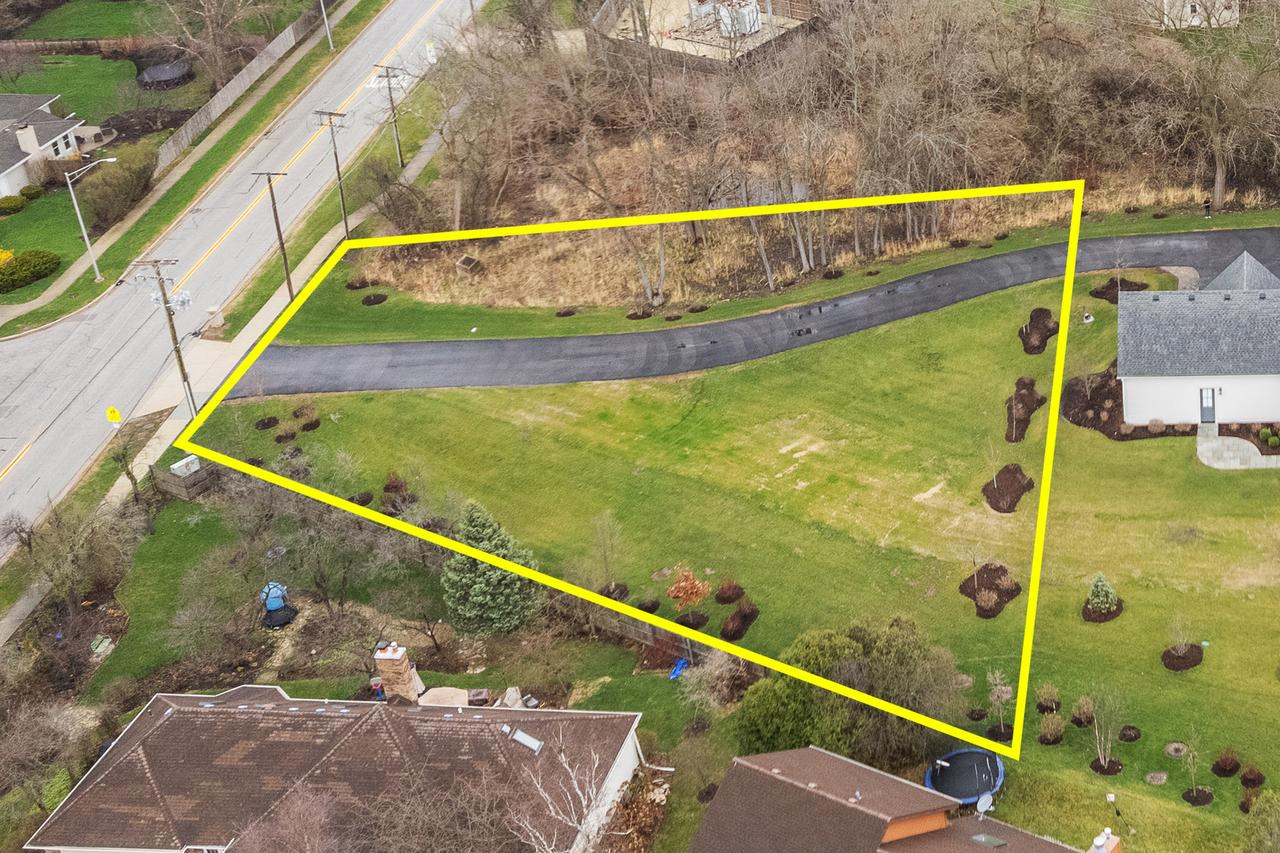 1860 W Wiesbrook Rd., Wheaton, IL 60189