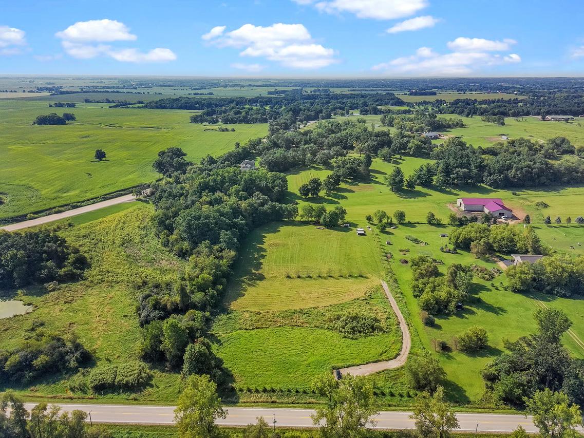 17107 Oak Grove Rd., Harvard, IL 60033