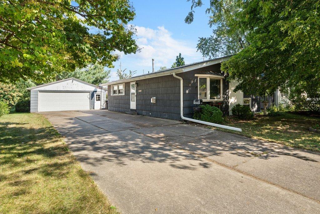 2343 46th Street Ct., Rock Island, IL 61201
