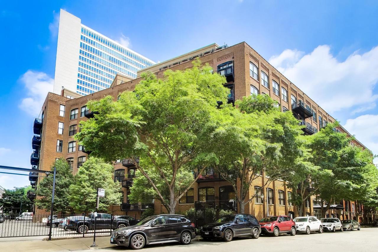 520 W Huron St. #704, Chicago, IL 60654
