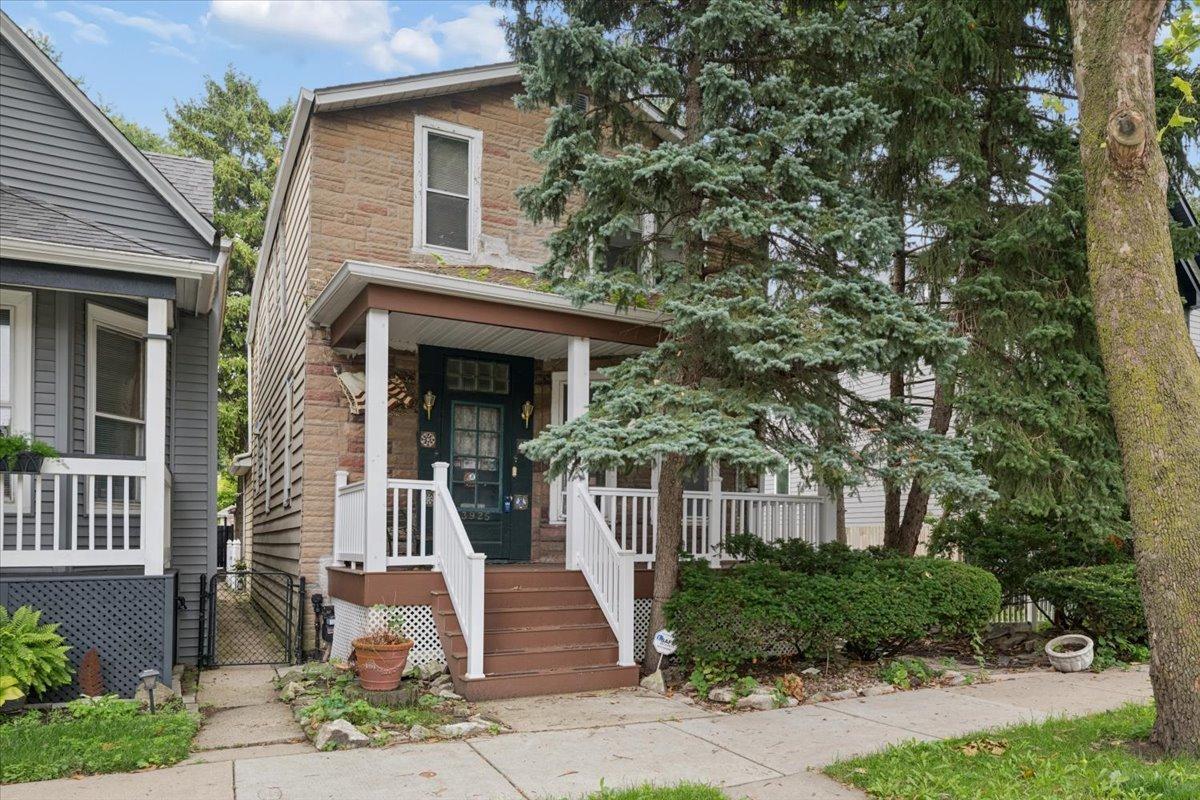 3925 N Troy St., Chicago, IL 60618