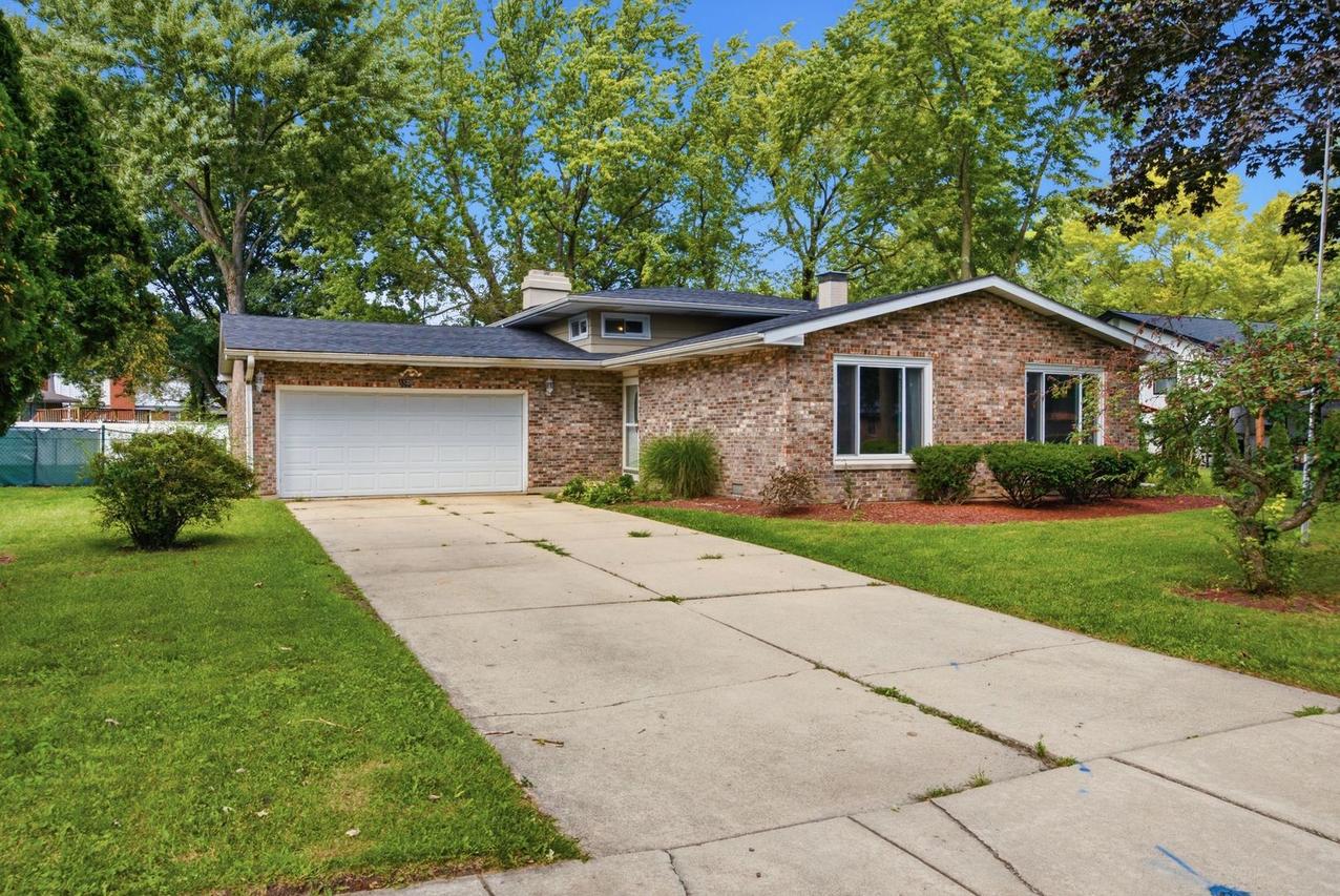 1120 Joel Ave., Aurora, IL 60505