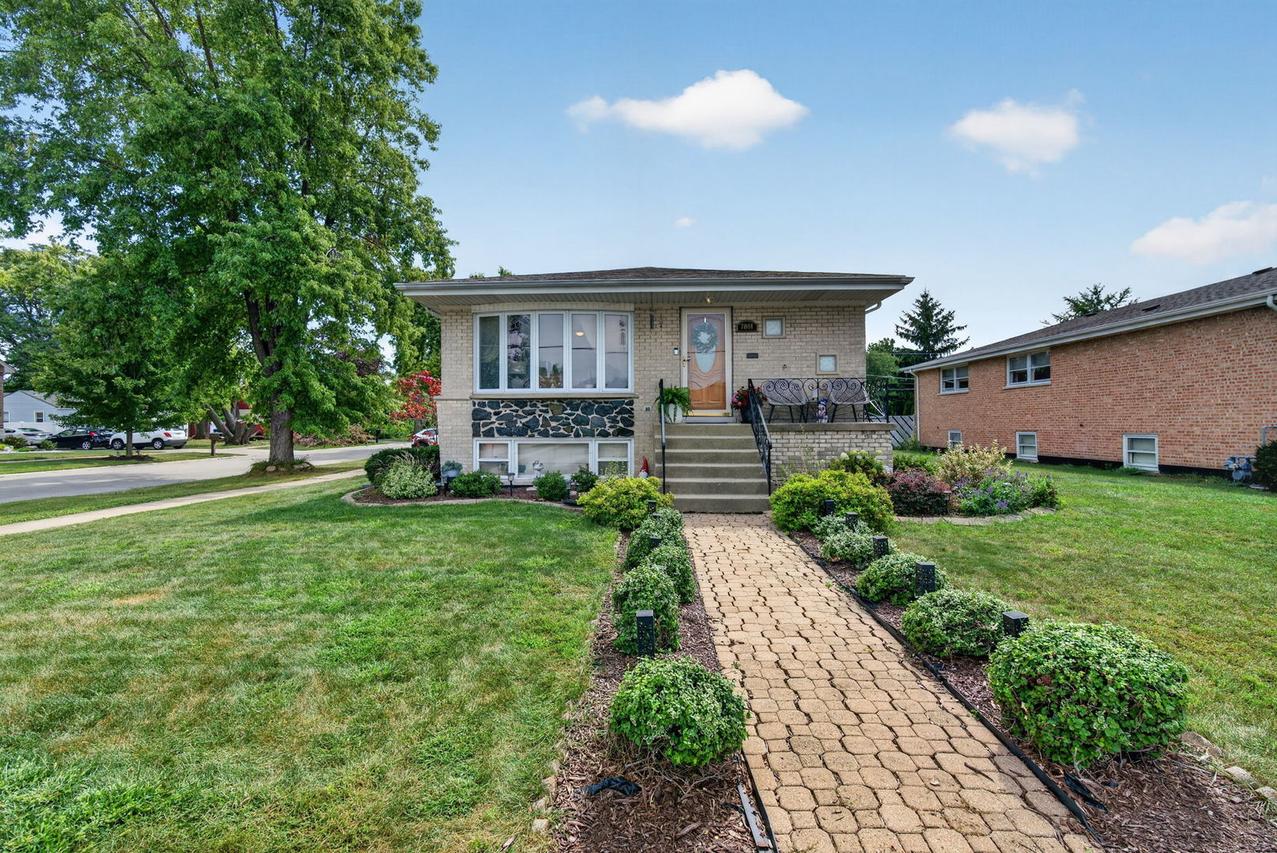 7001 W 81st St., Burbank, IL 60459