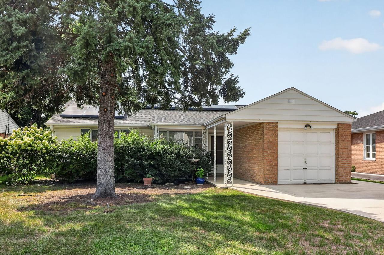 964 S 3rd Ave., Des Plaines, IL 60016