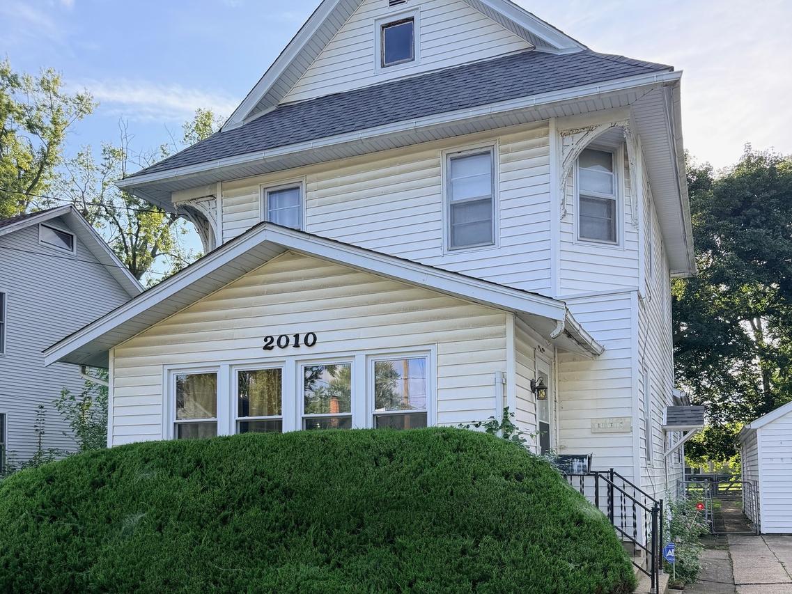2010 Latham St., Rockford, IL 61103