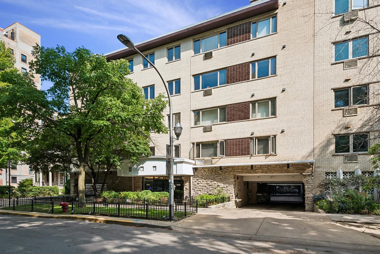 426 W Barry Ave. #308, Chicago, IL 60657
