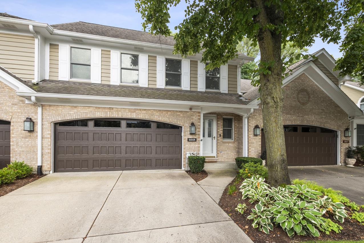 11145 Indian Woods Dr., Indian Head Park, IL 60525