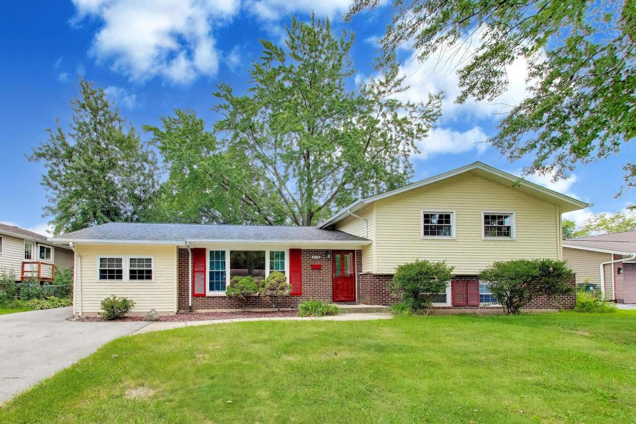 2805 Kincaid Dr., Woodridge, IL 60517