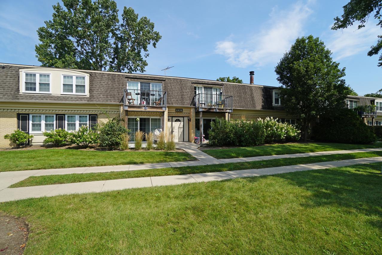 1101 Pleasant Run Dr. #1014, Wheeling, IL 60090
