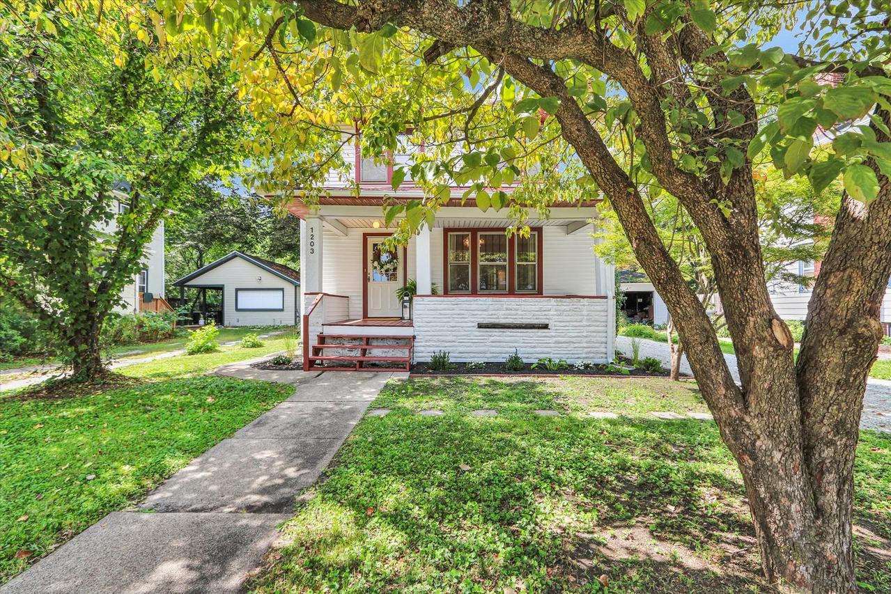 1203 S Race St., Urbana, IL 61801