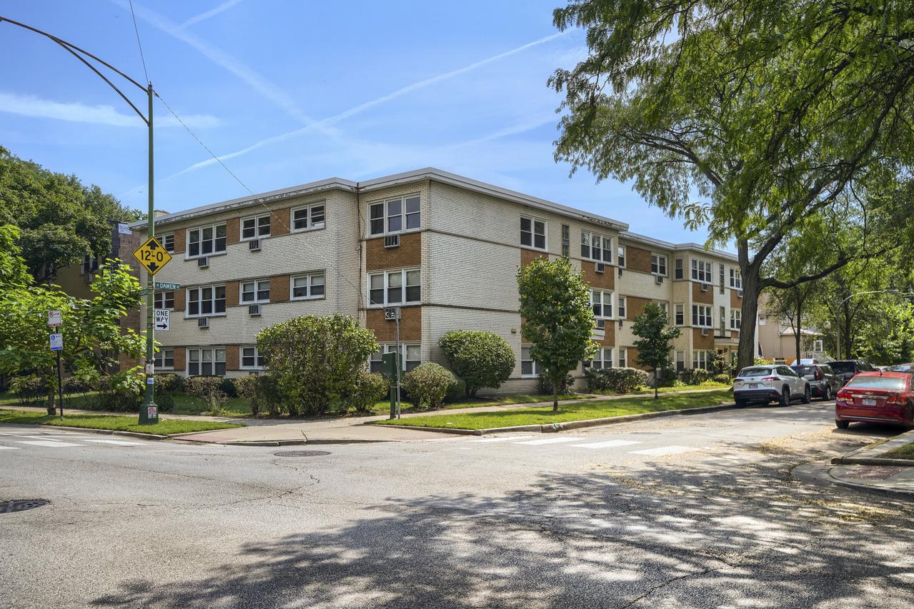7133 N Damen Ave. #3D, Chicago, IL 60645