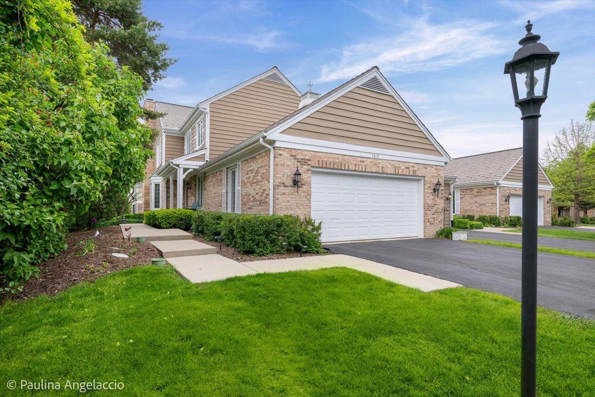 1417 Shire Cir., Inverness, IL 60067